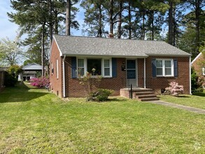 Building Photo - Adorable Brick Rancher
