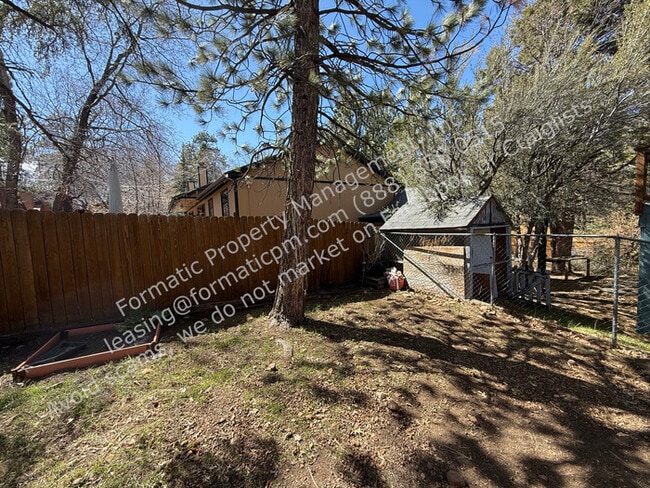 Building Photo - Cozy and Pet-Friendly Cabin in Sugarloaf