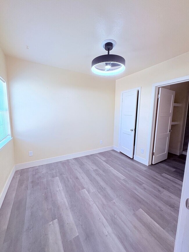 Building Photo - 316 6th St