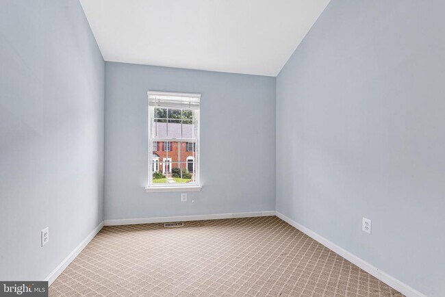 Building Photo - 616 Bellerive Ct