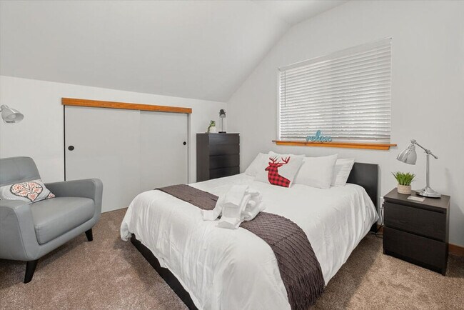 Building Photo - 125 Mountain View Dr