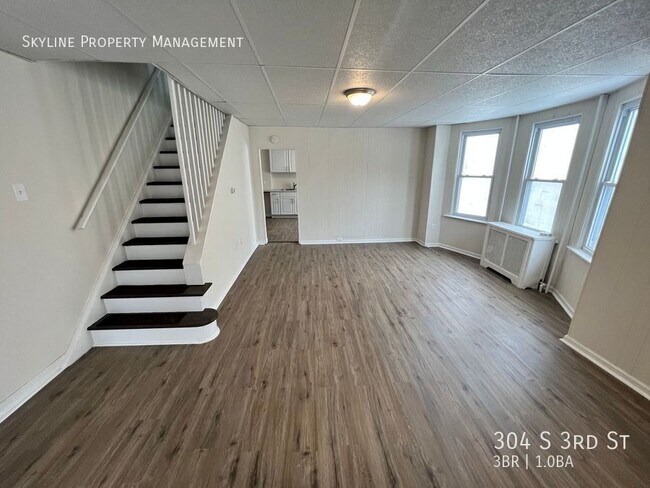 Building Photo - 304 S 3rd St