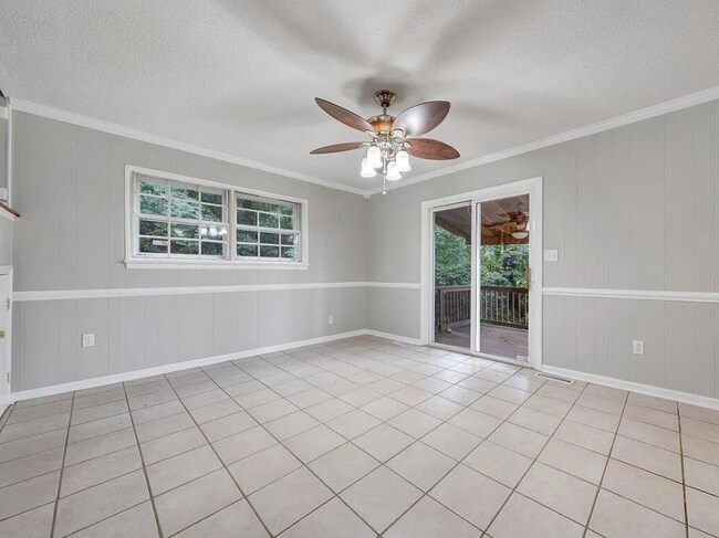 Building Photo - 1702 Elbert Dr