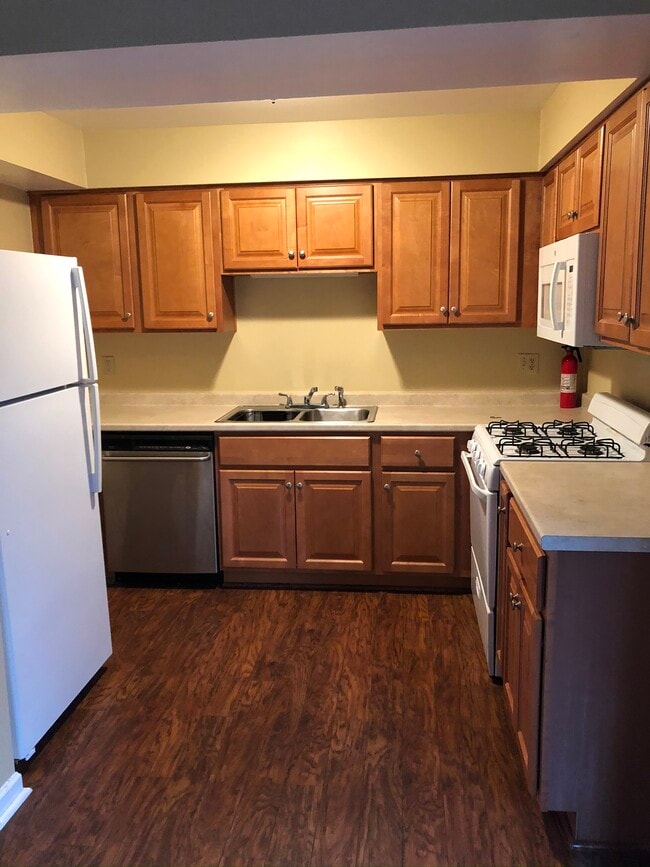 New kitchen cabinets and gas stove - 3199 Camberly Dr