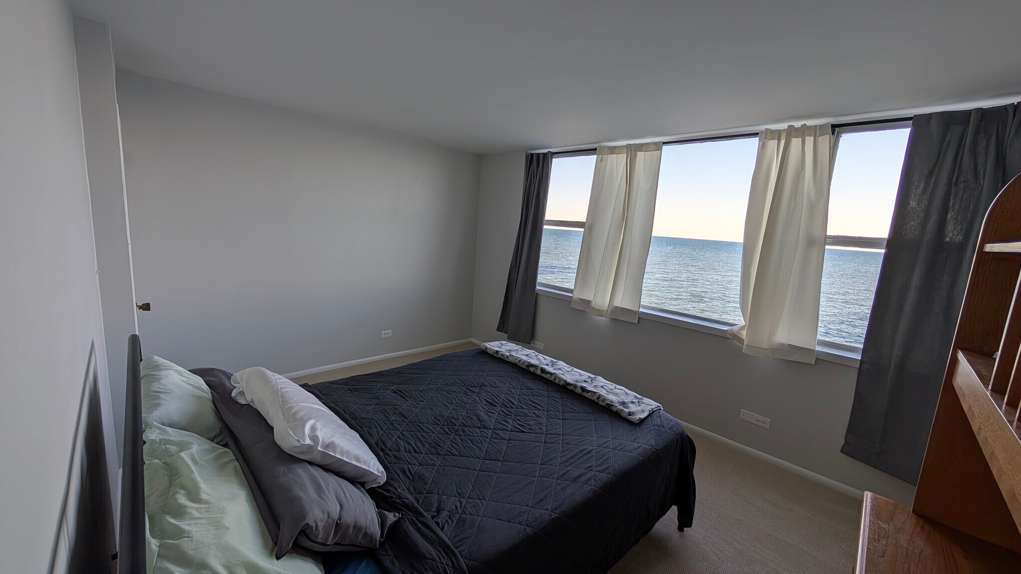 South Bedroom - 6301 N Sheridan Rd