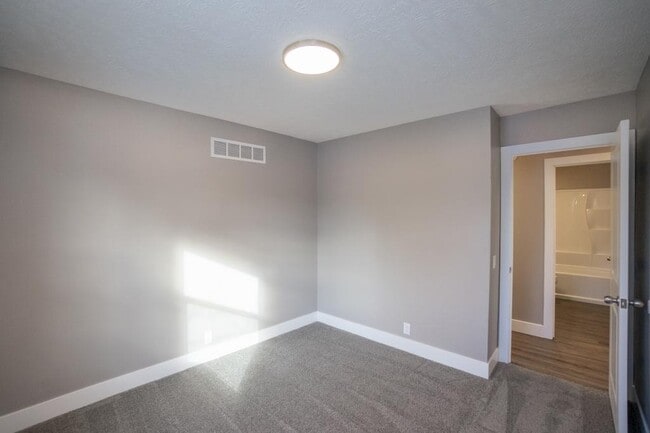 Building Photo - 12713 Ridgeview Cir