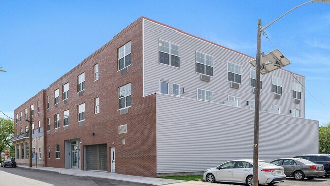 Building Photo - 1 Center St