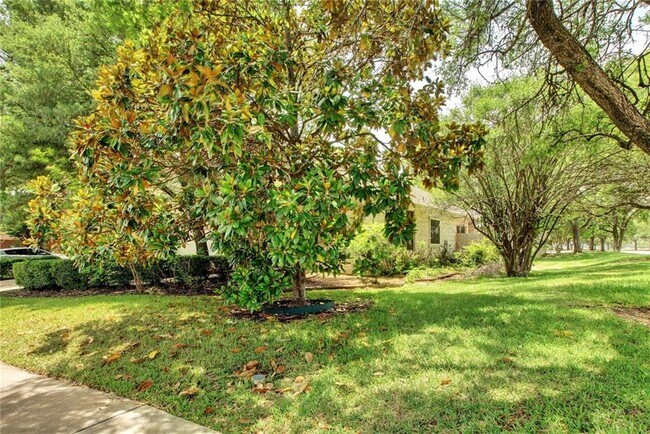 Building Photo - 1801 Hickory Ridge Cove