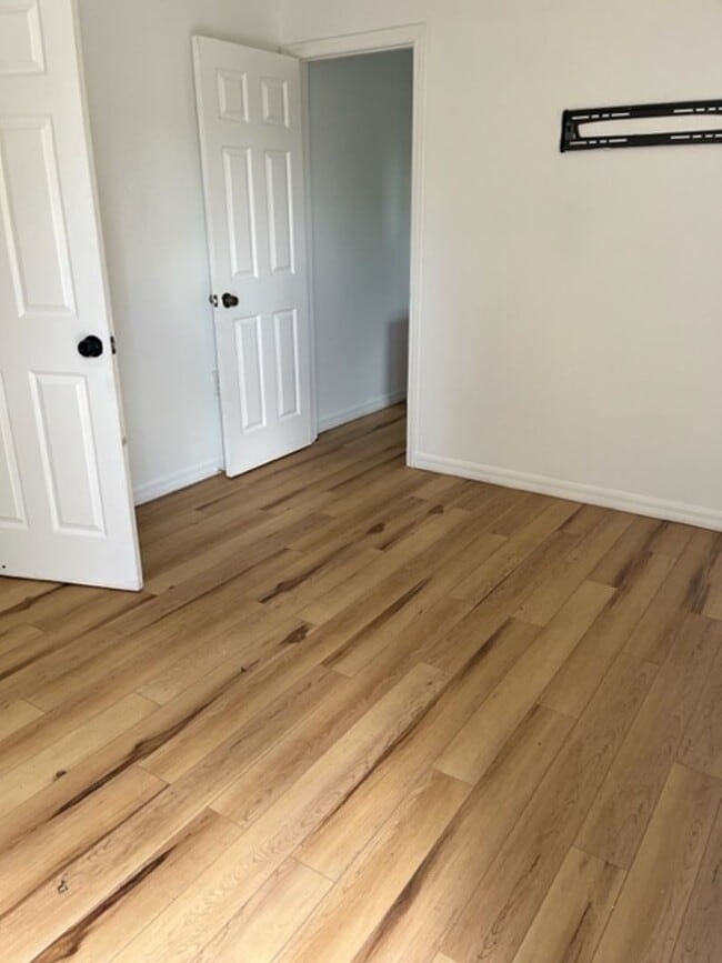 Building Photo - 2 Bdrm 1 Bath Apartment in Bradenton, FL