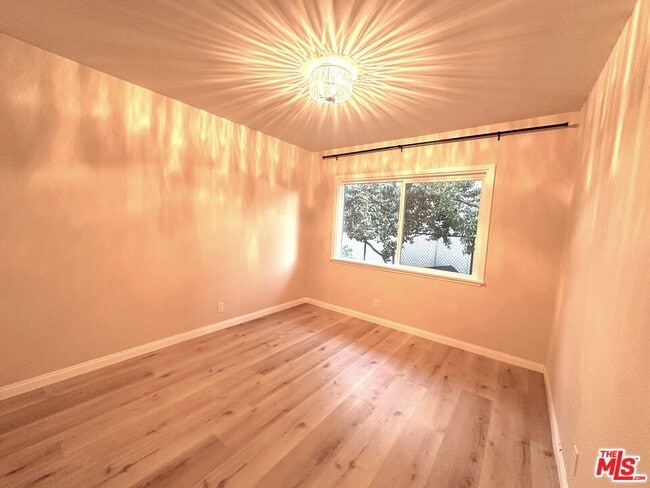 Building Photo - 2027 Euclid St