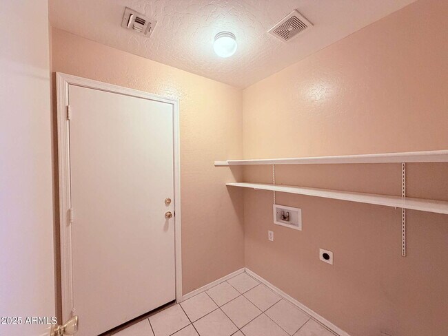 Building Photo - 2293 E Longhorn Pl