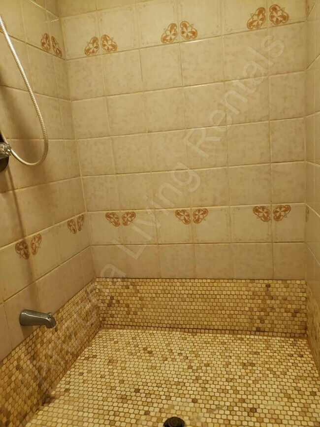 Building Photo - FURNISHED WITH POOL JANUARY - MARCH 2026