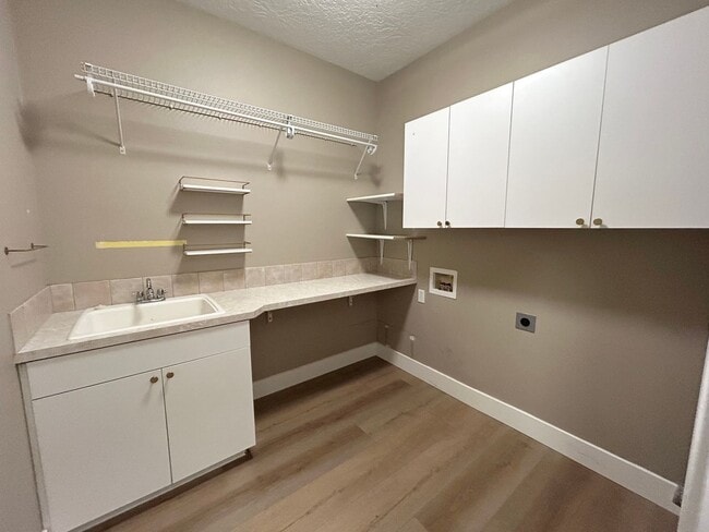 Building Photo - Lochsa Falls 5 Bedroom Home with Private B...