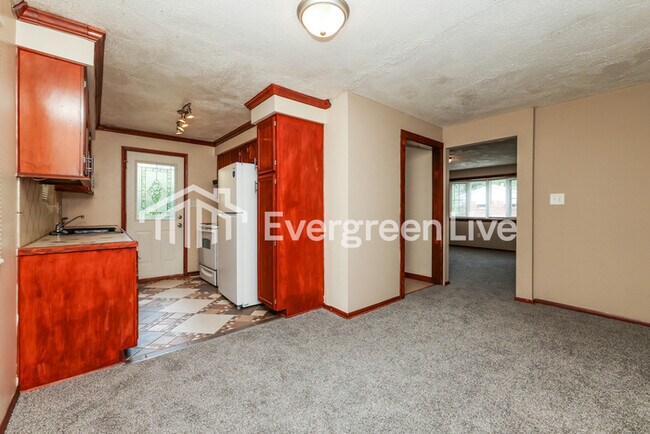 Building Photo - 1101 Rossiter Dr
