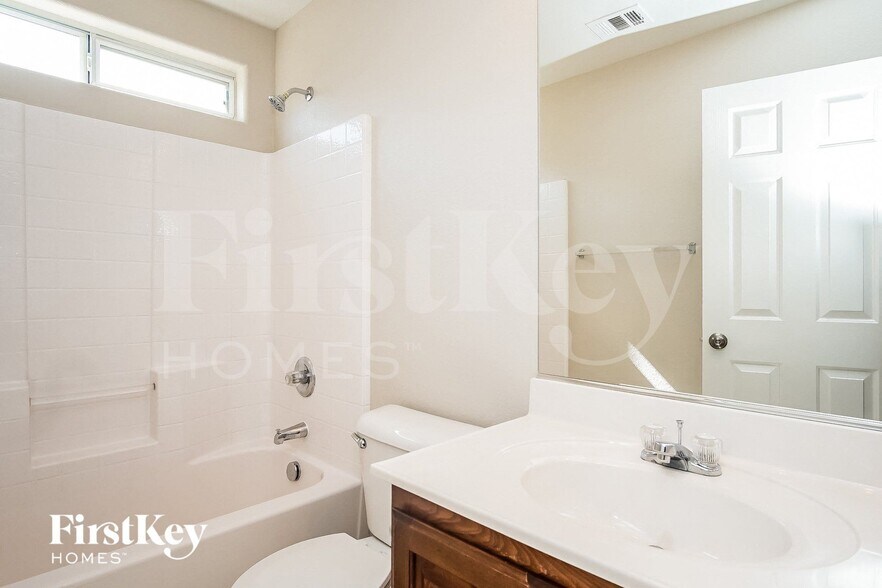 Building Photo - 8688 Pico Grande Ct