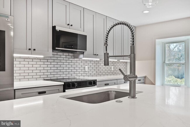 Building Photo - 10222 Arizona Cir