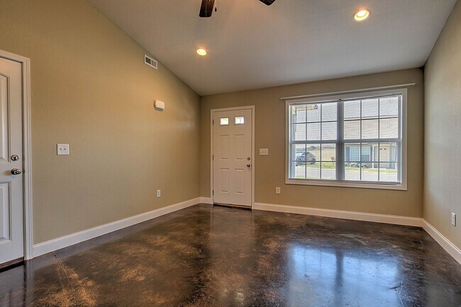 Building Photo - 15 Sutter Pl