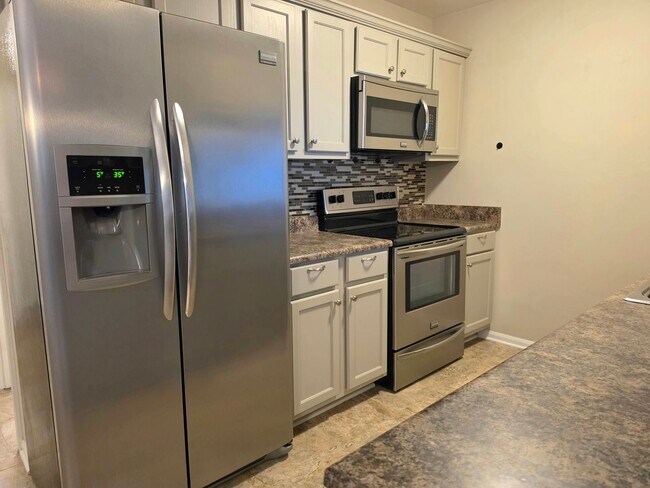 Building Photo - Gulf Shores town home with garage