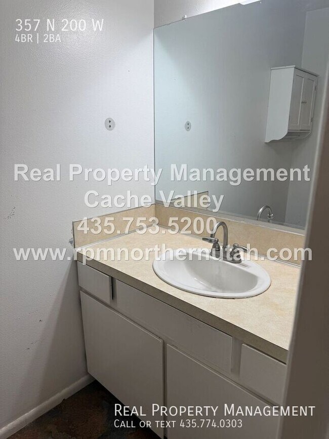 Building Photo - 357 N 200 W