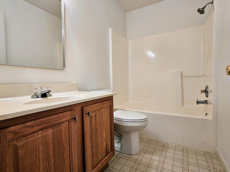 Building Photo - 107 Acorn Ln