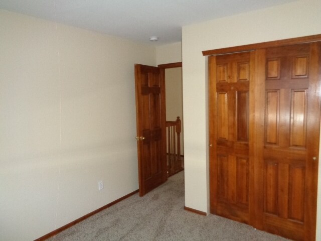 Building Photo - 2325 Hyacinth Rd