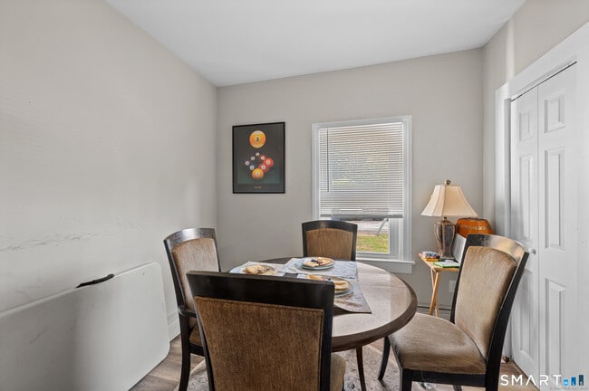 Building Photo - 26 Monroe St