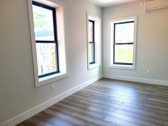 Building Photo - 239 Lenox Ave