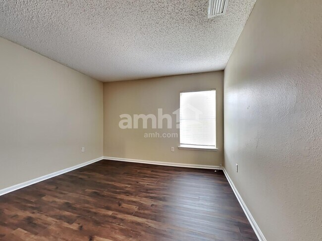 Building Photo - 11673 Brian Lakes Dr