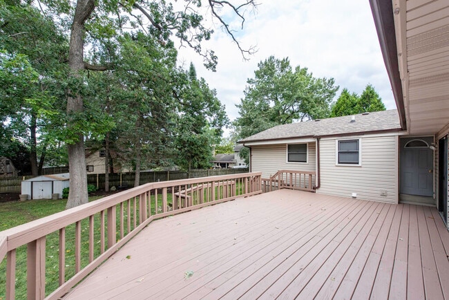 Building Photo - 8929 42 Ct