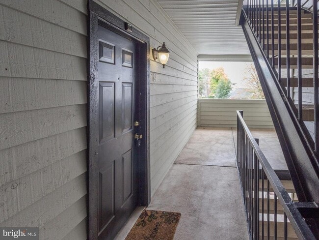 Building Photo - 3906 Penderview Dr