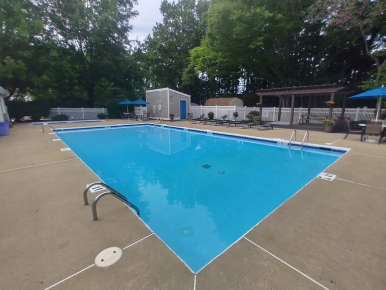 Building Photo - 600 Reusens Rd