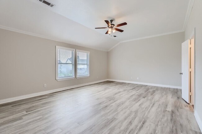 Building Photo - 1406 Buckingham Dr