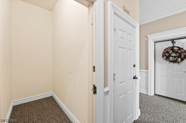 Building Photo - 33 Forest Ave