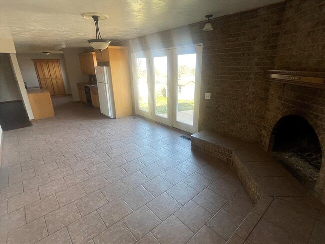 Building Photo - 1202 Kaiser