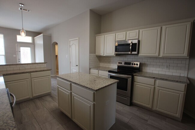 Building Photo - Stunning 3 bed 2 bath in Whitehouse ISD!