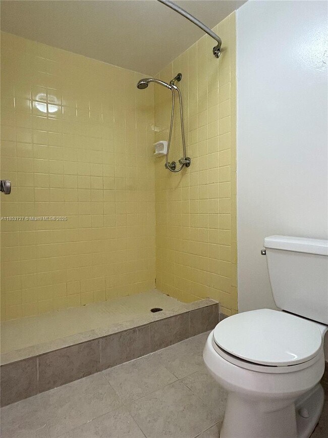 Building Photo - 9410 Live Oak Pl