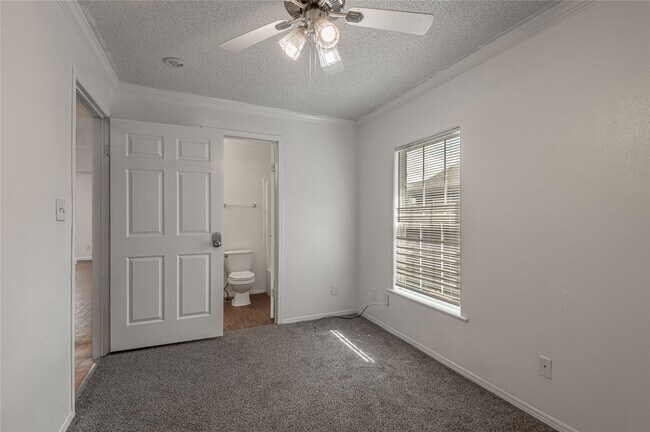 Building Photo - 144 Varsity Drive