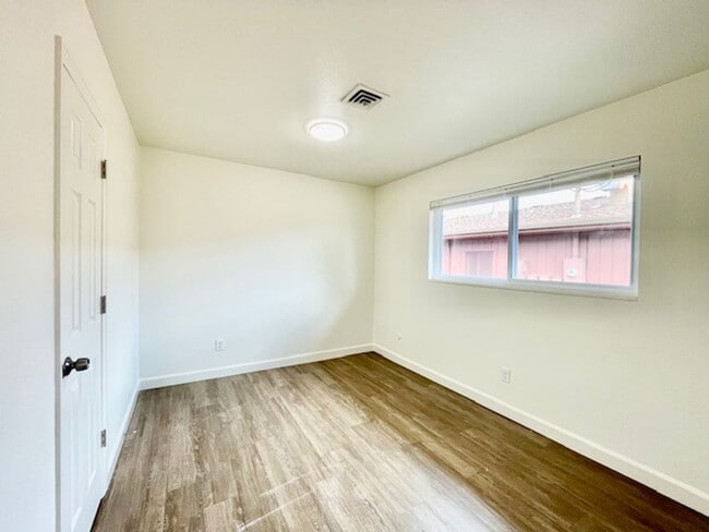 Building Photo - Remodeled Ranch Duplex