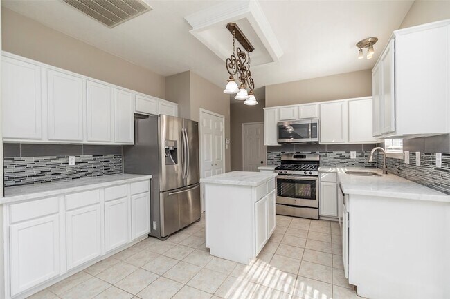 Building Photo - 13110 Mills River St