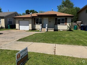 Building Photo - 3 bed 1 bath fresh paint ready for move in...