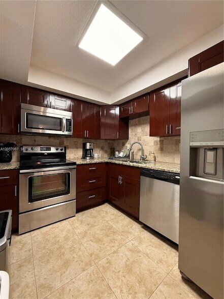 Building Photo - 3221 S Ocean Blvd