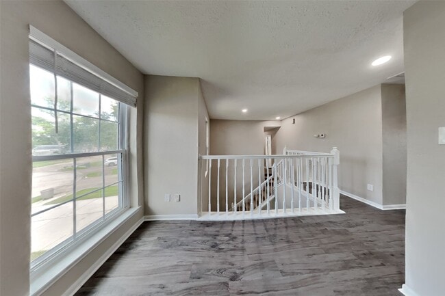 Building Photo - 5511 Pipingwood Dr