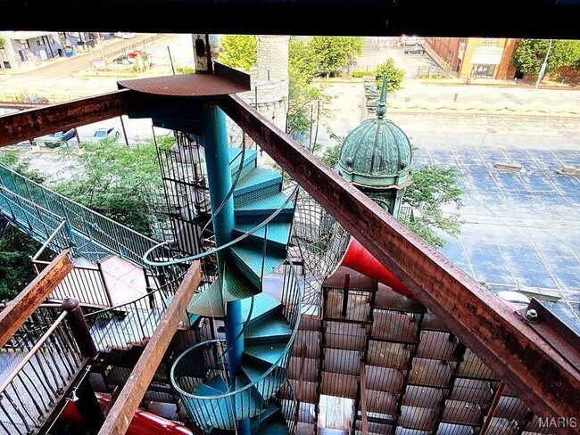 Building Photo - 701 N 15th St