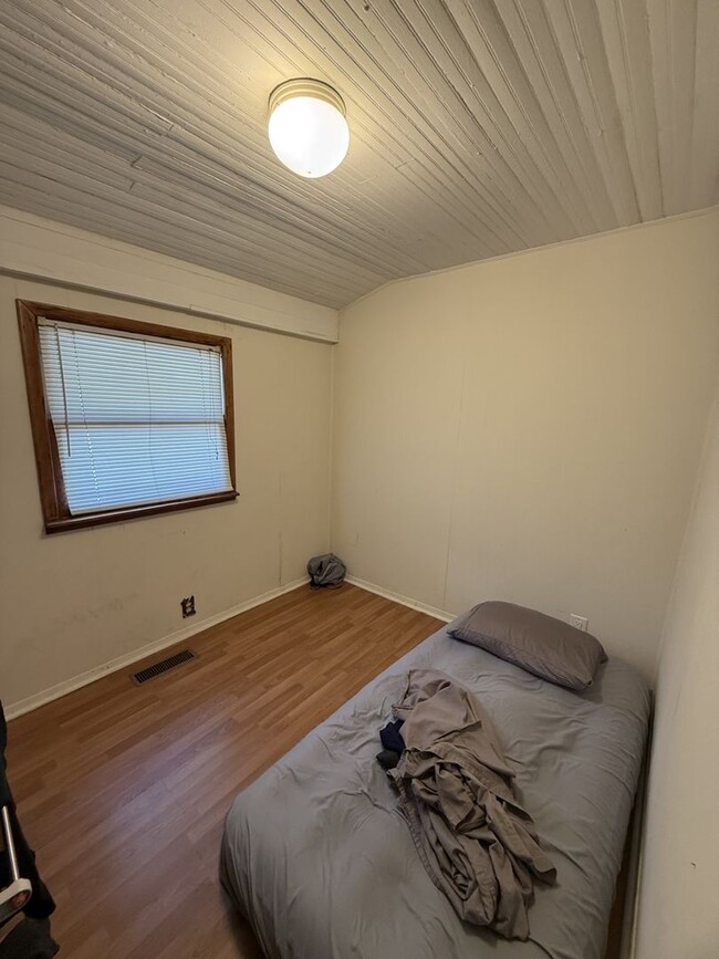 Building Photo - 2 Bedroom Avail August 2026 in Prospect Hills! $1,400 Monthly