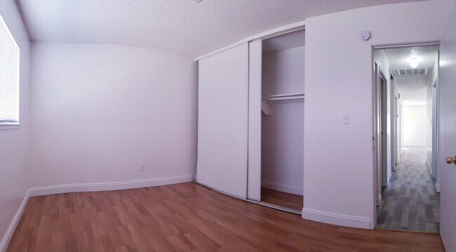 Building Photo - 328 Duchess Ave