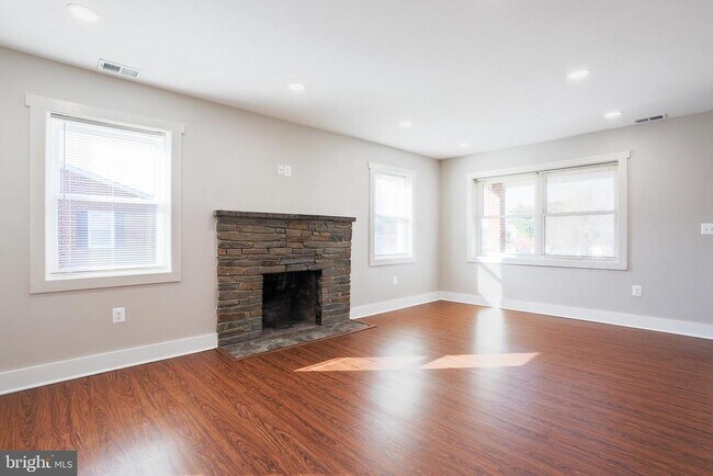 Building Photo - 21411 Montgomery Ave