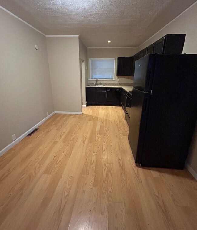 Building Photo - BELOW MARKET RENT!