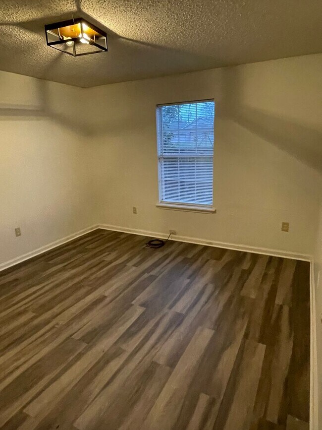 Building Photo - 8722-8722 Hickory St