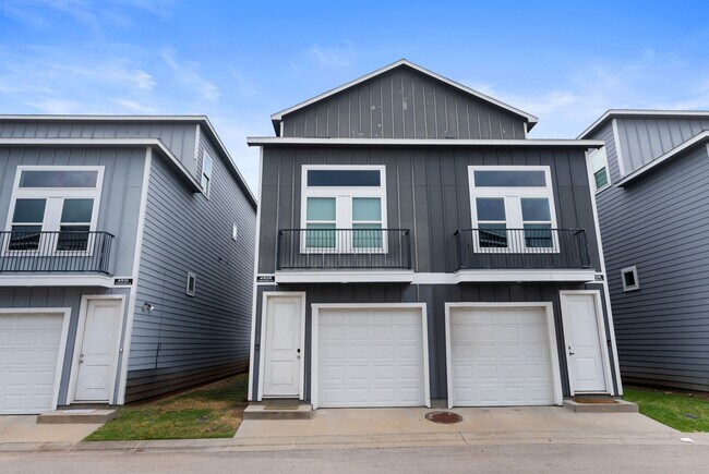 Primary Photo - 4908 Paradigm Ln