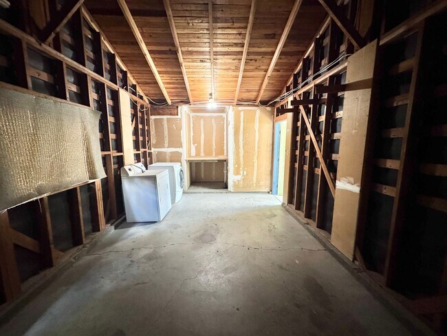 Building Photo - 604 Radcliffe Dr